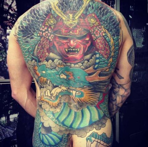 <p>Insieme a lui, per quanto riguarda i migliori artisti del tatuaggio in stile giapponese, c'è anche Roberto Borsi (@robertoborsi_horibudofirst), dello studio <em>Primordial Pain</em>. Borsi da qualche anno si è specializzato nella tecnica tradizionale Tebori del maestro Horitoshi I.</p>