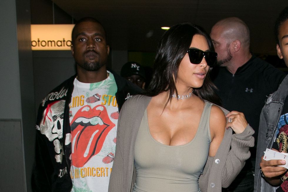 <p>Per seguire tutte le mirabilanti avventure social della signora West Kim Kardashian, comprese quindi quelle su Snapchat, collegati su kimkardashwest.</p>