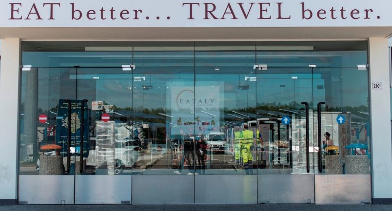 Glass, Retail, Commercial building, Fixture, Outlet store, Transparent material, Display window, Display case, 