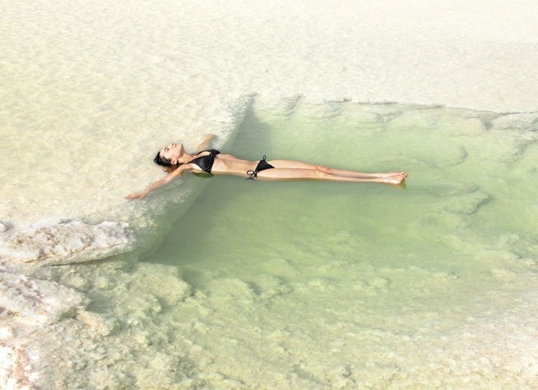 Cellulite: si elimina con acqua e sale Cellulite: si elimina con acqua e sale