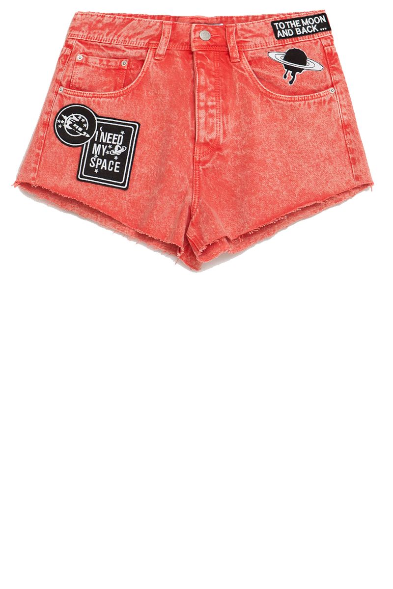<p><strong>Zara</strong> shorts, $36, <a href="http://www.zara.com/us/en/collection-aw16/woman/shorts/shorts-with-patches-c733903p3647881.html" target="_blank">zara.com</a>. </p>