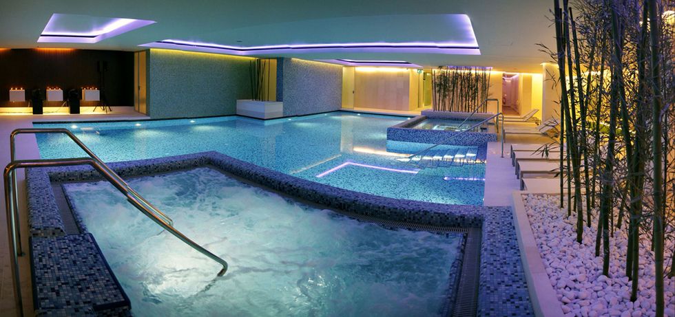 Fluid, Lighting, Property, Swimming pool, Water, Real estate, Aqua, Water feature, Composite material, Hotel, 