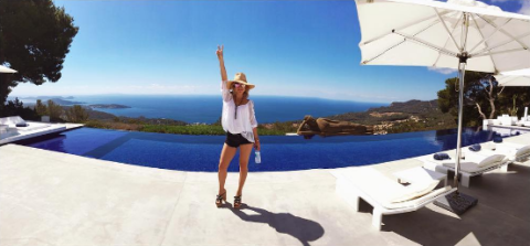 <p>L'attrice ha salutato Ibiza dopo una vacanza con le amiche e la famiglia. —<a href="https://www.instagram.com/p/BIANzmUAx5f/?taken-by=katehudson" target="_blank">@katehudson</a></p>