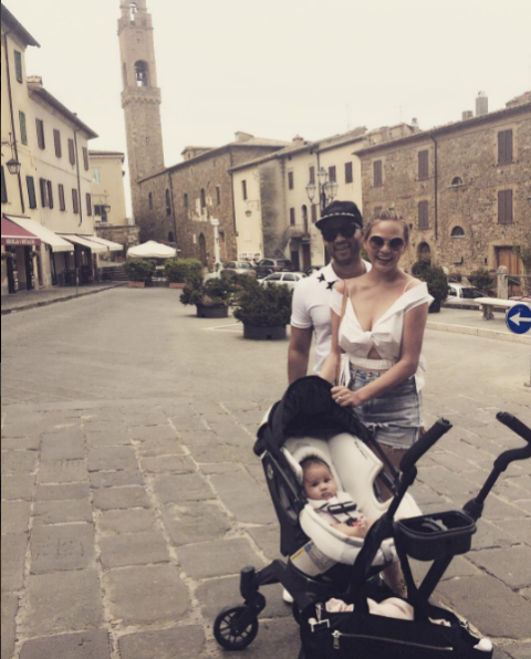 <p>I neo genitori della piccola Luna hanno trascorso la loro prima <strong>vacanza di famiglia</strong> in Toscana. </p>