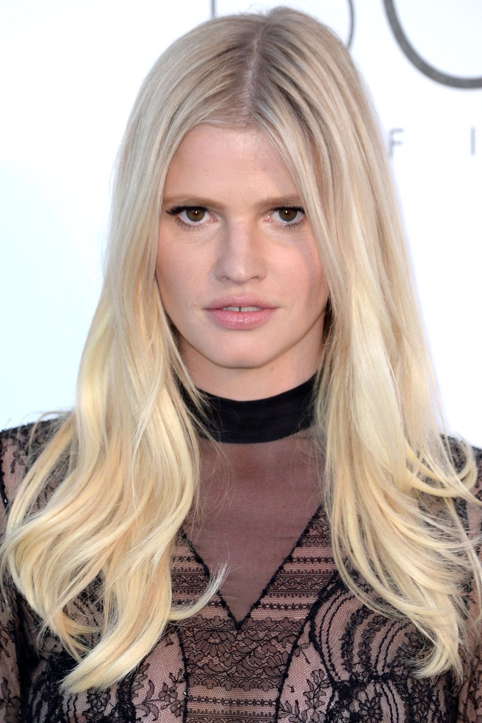 <p>We love this lived-in look: darker roots give way to white blond ends.</p>