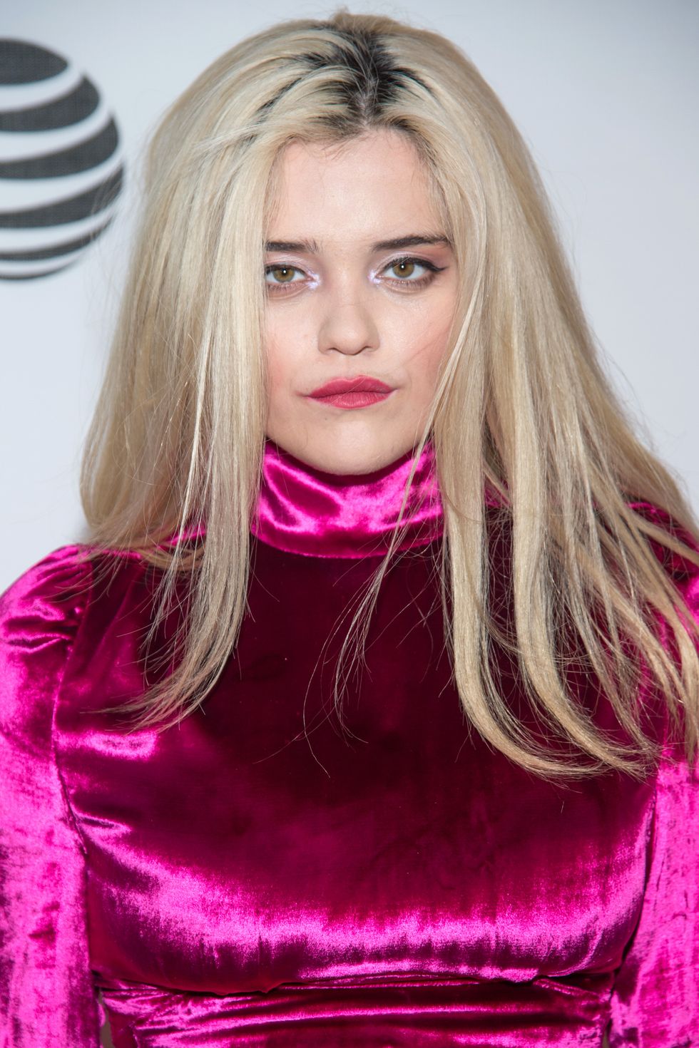 <p>Sky Ferreira makes a convincing case for dark brows and even darker roots.</p>