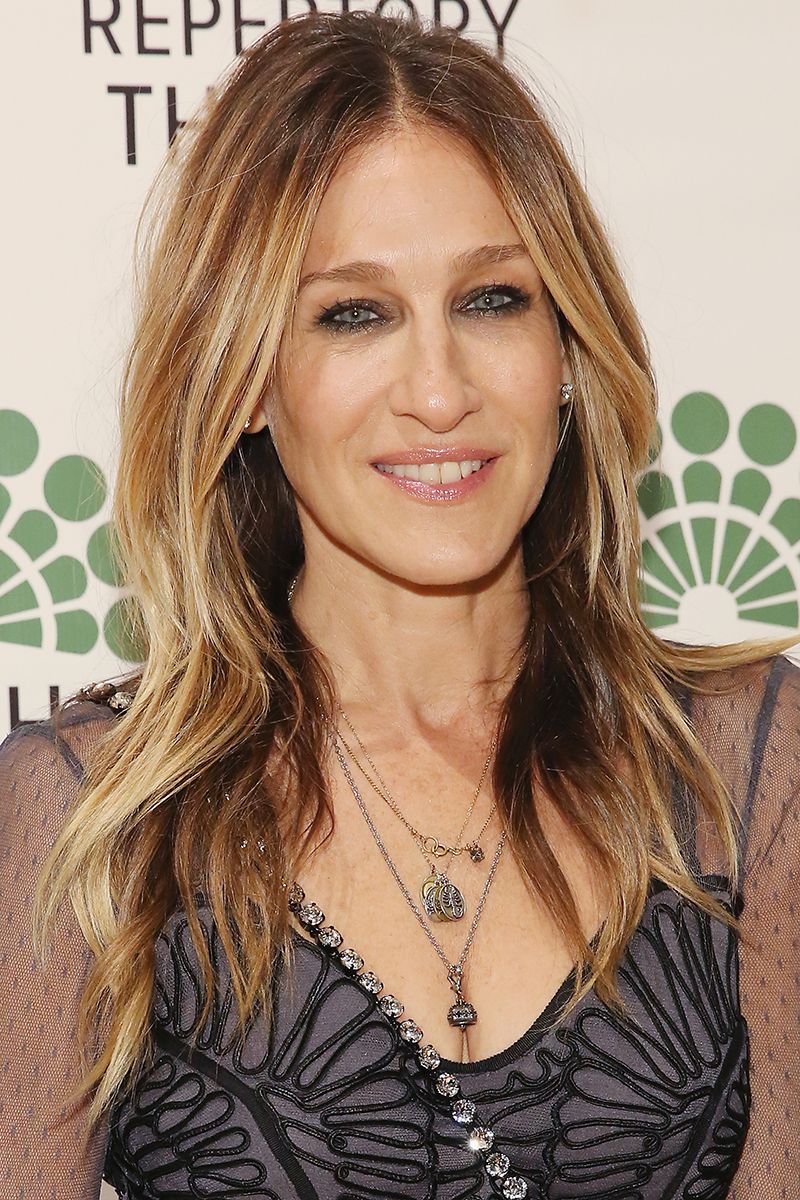 <p>Dark brunettes: follow SJP's lead with perfectly painted warm blonde wisps starting mid-crown.</p>