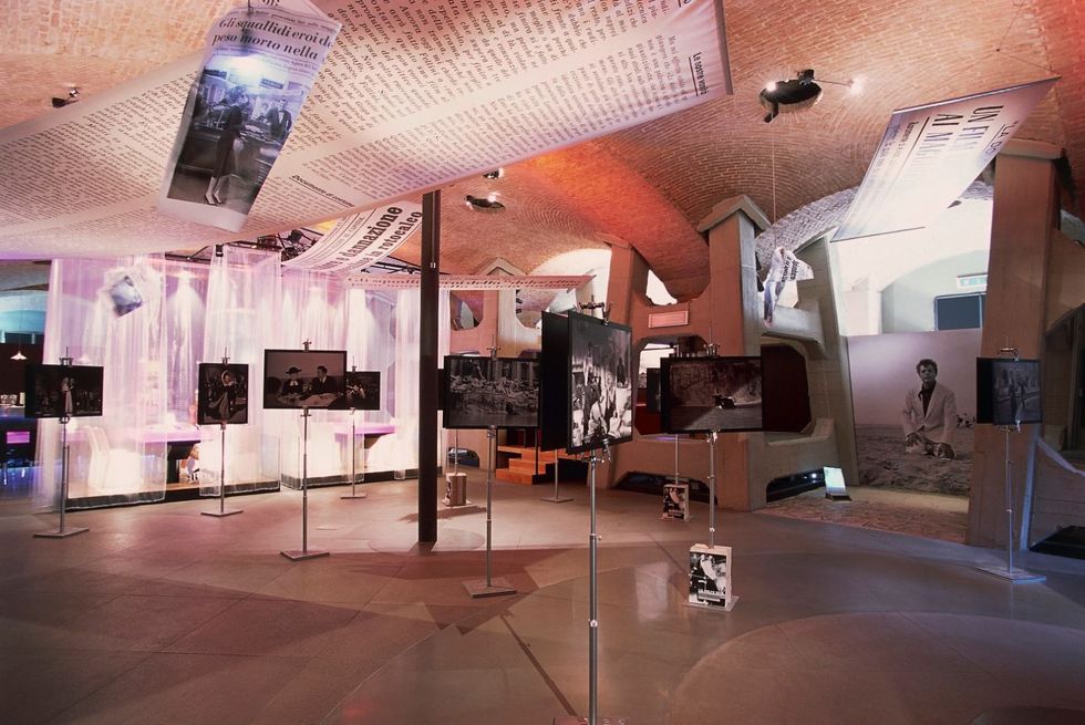 <p>Il Museo del Cinema di Torino, ospitato all'interno della Mole Antonelliana, è una delle mete imperdibili per un sabato sera speciale: la chiusura infatti è prevista durante tutto l'anno alle 23. Presso il polo espositivo non sarà solo possibile ripercorrere la storia del cinema, ma fino al 29 agosto 2016 si potrà visitare la mostra <em>HECHO EN CUBA. Il cinema nella grafica cubana. Manifesti dalla collezione Bardellotto.</em></p>