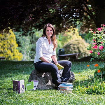 Leg, Jeans, People in nature, Garden, Shrub, Denim, Sitting, Petal, Street fashion, Spring, 