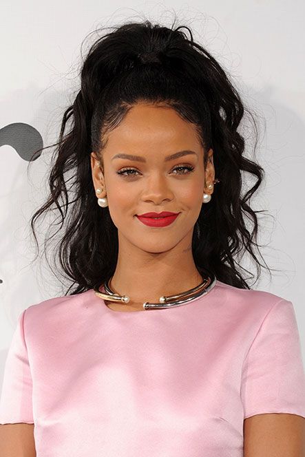 <p><strong>Età:</strong> 28</p><p><strong>Grammy Awards:</strong> 9</p><p><strong>Curiosità: </strong>Da ragazzina Rihanna, per far quadrare i conti di casa, organizzava mercatini dell'usato dove vendeva i suoi vestiti.</p>