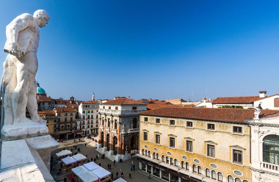 <p>Ancora un romanticissimo Veneto al decimo posto, con la città di Vicenza che è in assoluto la più innamorata dei romanzi rosa. </p>