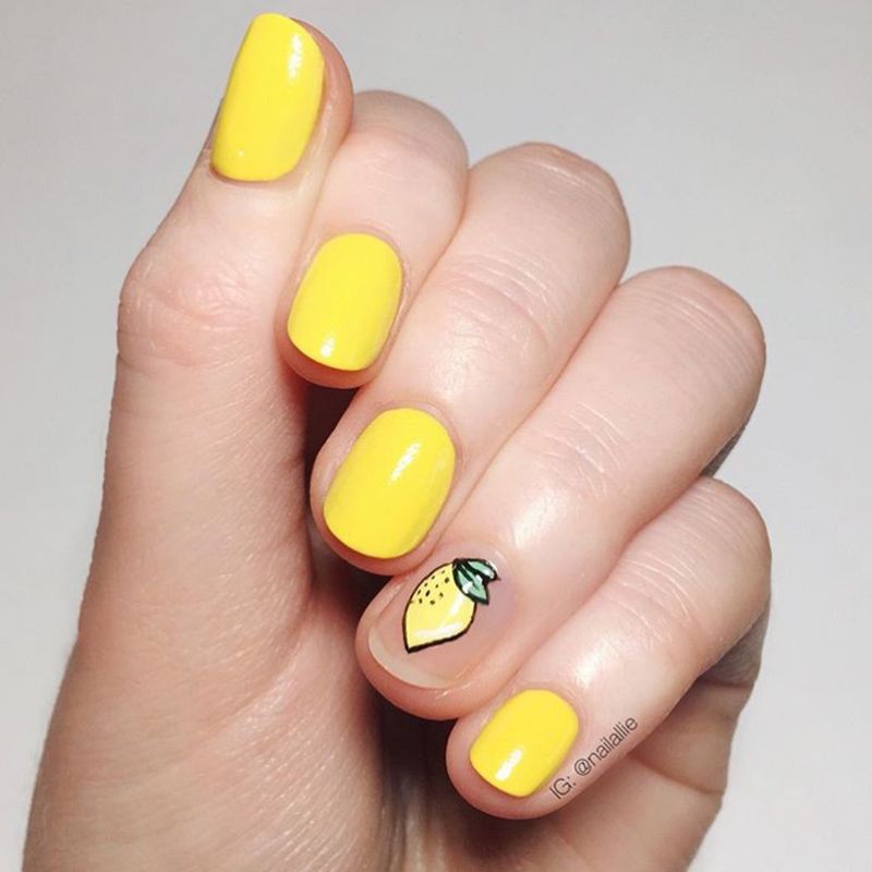 <p><a href="https://www.instagram.com/nailallie/" target="_blank">@nailallie</a></p>