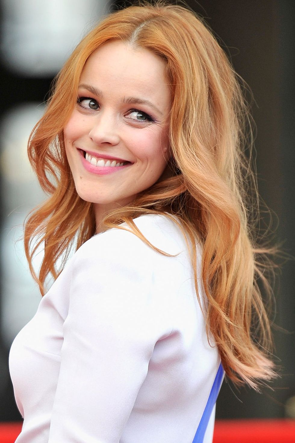 <p>McAdams flaunts a glamorous combination of ginger highlights and flawless, undone waves. &nbsp;<span class="redactor-invisible-space"></span></p>