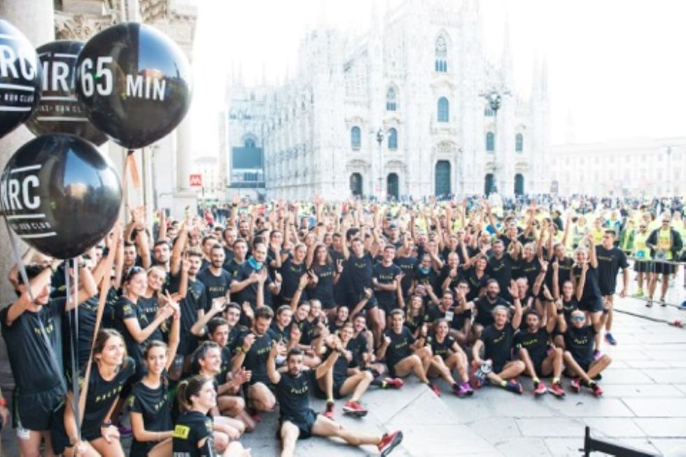 <p>Il 9 ottobre a Milano torna la <strong>Deejay Ten </strong>(<em>deejayten.deejay.it</em>), la corsa non competitiva organizzata da Radio Deejay appunto. Due i percorsi: c'è quello da 5km, dedicato ai principianti, e quello da 10km per chi è più allenato. A proposito di allenamenti, fino al giorno della corsa Nike (<em>Nike.com/Milano</em>) offrirà ai runner un vero e proprio supporto per prepararsi al meglio ad affrontare la sfida dei 10km, con la possibilità di essere ispirati e motivati da atleti professionisti, le sessioni di corsa del Nike Run Club, una nuova e speciale iniziativa che coinvolge i Personal Pacer e la programmazione di un weekend all'insegna dello sport e del divertimento immediatamente prima della gara. E' disponibile anche la <a href="http://www.nike.com/it/it_it/c/nike-plus/running-app-gps">app Nike+ Run Club</a>, che offre un programma di allenamento dinamico in grado di adattarsi alle diverse esigenze e livello di preparazione.</p>