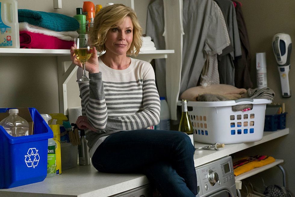 <p>Concludiamo come abbiamo iniziato: con un'attrice comica della serie <em>Modern Family</em>, ovvero Julie Bowen, aka Claire Dunphy, madre vagamente nevrotica di 3 figli di cui una geniale, uno non sveglissimo e una molto sventola, moglie di Phil che, a seconda degli occhi di chi guarda, può risultare irritantissimo o del tutto adorabile. Con all'attivo sette stagioni, e senza che per il momento sia alle porte un finale, <em>Modern Family</em> sta fruttando a Bowen ben 10 milioni tondi all'anno. </p>