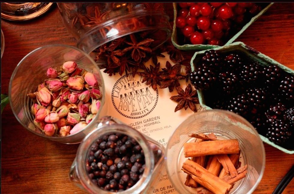 Food, Produce, Tableware, Natural foods, Fruit, Root vegetable, Sweetness, Ingredient, Berry, Dishware, 