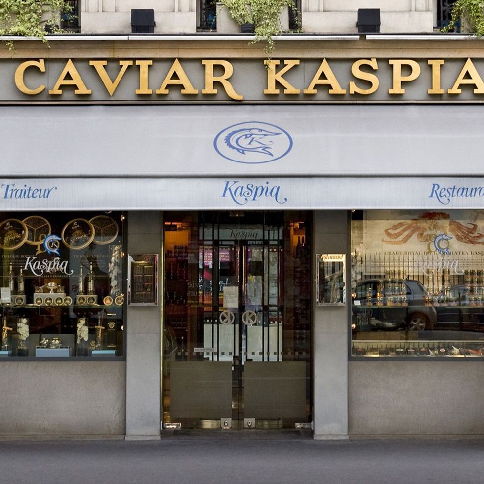 <p>Ottimo anche il Caviar Kaspia (<em><a href="http://www.caviarkaspia.com">www.caviarkaspia.com</a></em><em></em>), un altro luogo di ritrovo per il mondo della moda: amatissime le sue perfette patate al forno con caviale.</p>