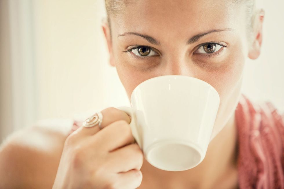 <p>Già nel 2001 uno studio diceva che chi beve caffè può ridurre il rischio di sviluppare il <strong>morbo di Parkinson</strong>, una malattia neurodegenerativa che coinvolge il controllo dei movimenti e l'equilibrio, e nel corso degli anni ci sono state ulteriori ricerche che hanno confermato questa teoria.</p>