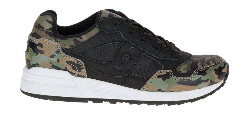 <p>Inserti di nylon camouflage, <strong>Saucony Originals.</strong></p>