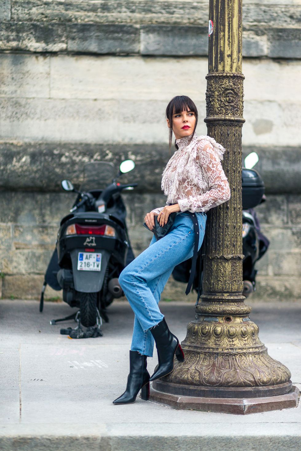 <p>The&nbsp;Styleheroine's&nbsp;Evangelie, waiting for the show while matching this romantic Parisian lamp post with modern&nbsp;style.&nbsp;<span class="redactor-invisible-space" data-verified="redactor" data-redactor-tag="span" data-redactor-class="redactor-invisible-space"></span></p>