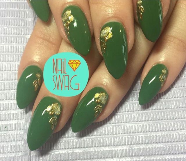 <p>Decorate an elongated almond-shape nail with chestnuts roasting on an open fire.</p><p><a href="https://www.instagram.com/nail_swag/?hl=en" target="_blank" data-tracking-id="recirc-text-link"><em data-redactor-tag="em" data-verified="redactor">@nailswag</em></a></p>