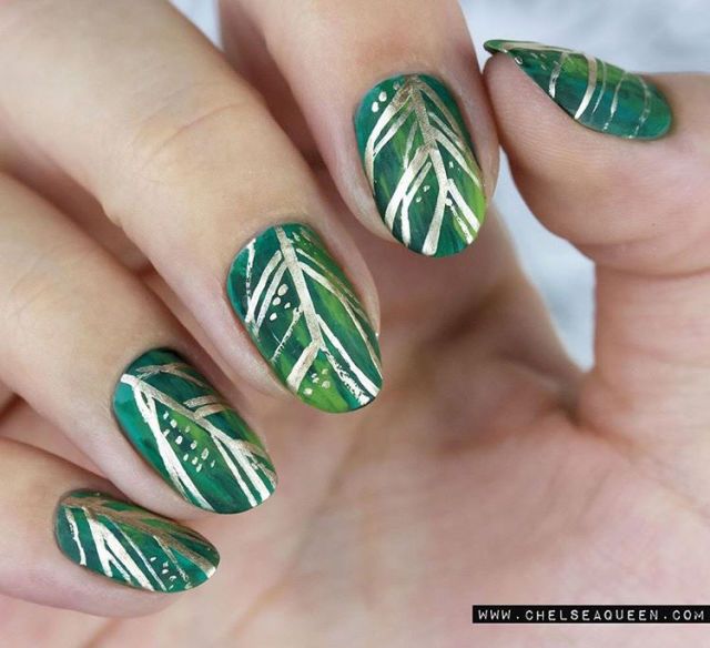 <p>Hand painted leaves remind us of gorgeous green and gold wreaths.</p><p><a href="https://www.instagram.com/chelseaqueen/?hl=en" target="_blank" data-tracking-id="recirc-text-link"><em data-redactor-tag="em" data-verified="redactor">@chelseaqueen</em></a></p>