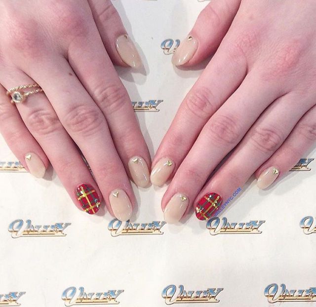 <p>Nude nails look elegant year-round. Come winter, try a tartan-inspired touch to mix up the mood.</p><p><a href="https://www.instagram.com/valleynyc/?hl=en" target="_blank" data-tracking-id="recirc-text-link"><em data-redactor-tag="em" data-verified="redactor">@valleynyc</em></a></p>
