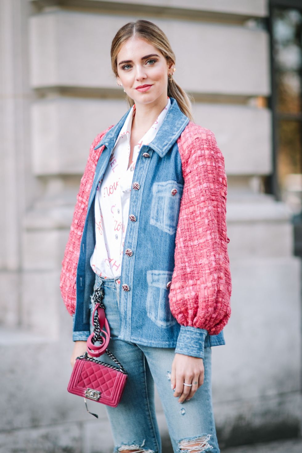 <p>Chiara Ferragni <span class="redactor-invisible-space">demonstrates that stylihn&nbsp;just a splash of the color is a chic way to dip into the trend.&nbsp;</span></p>