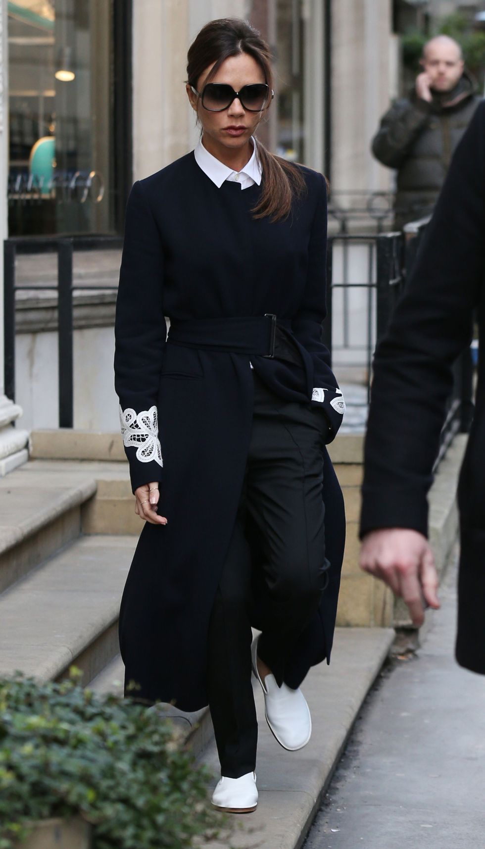 <p>
If there's a prerequisite to any Victoria Beckham ensemble, it's a pair of oversized shades. Her collection won't be complete without them.</p>