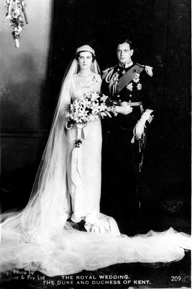 <p>Prince George, Duke of Kent (son of George V and Queen Mary) marries Princess Marina<span class="redactor-invisible-space" data-verified="redactor" data-redactor-tag="span" data-redactor-class="redactor-invisible-space">.</span></p>