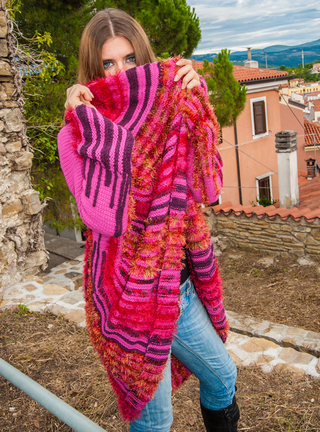 poncho maglione fatto a mano da Luisa de Santi Crochetdoll