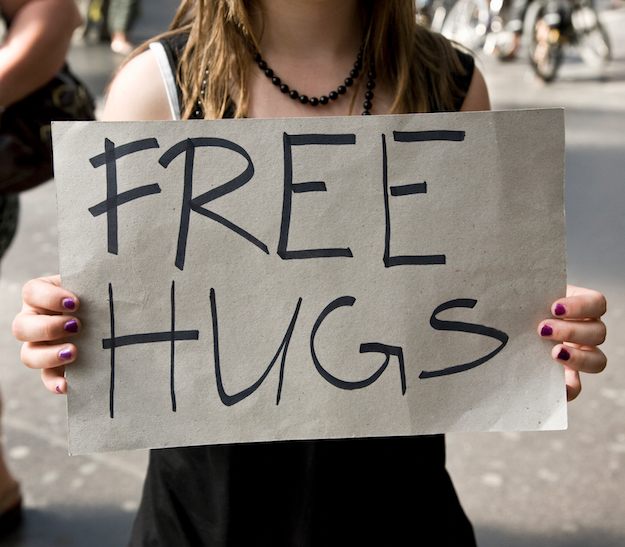 free-hugs-abbracci-gratis.jpg
