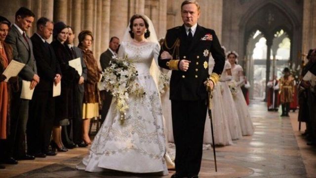 the crown: l'abito da sposa della regina Elisabetta