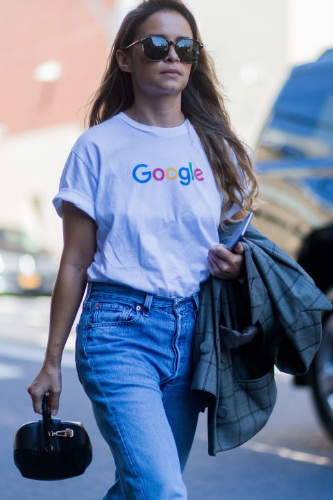 <p>Chi poteva pensare che una <strong data-redactor-tag="strong" data-verified="redactor">t-shirt</strong> di <strong data-redactor-tag="strong" data-verified="redactor">Google</strong> potesse essere così desiderabile? La fashion blogger <strong data-redactor-tag="strong" data-verified="redactor">Miroslava Duma</strong> rende straordinario anche l'ordinario.</p>