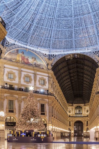 Albero Di Natale Swarovski Milano 2019.Swarovski Accende L Albero Di Natale A Milano