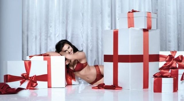 intimissimi 2016: irina shayk hot per la pubblicità di Natale
