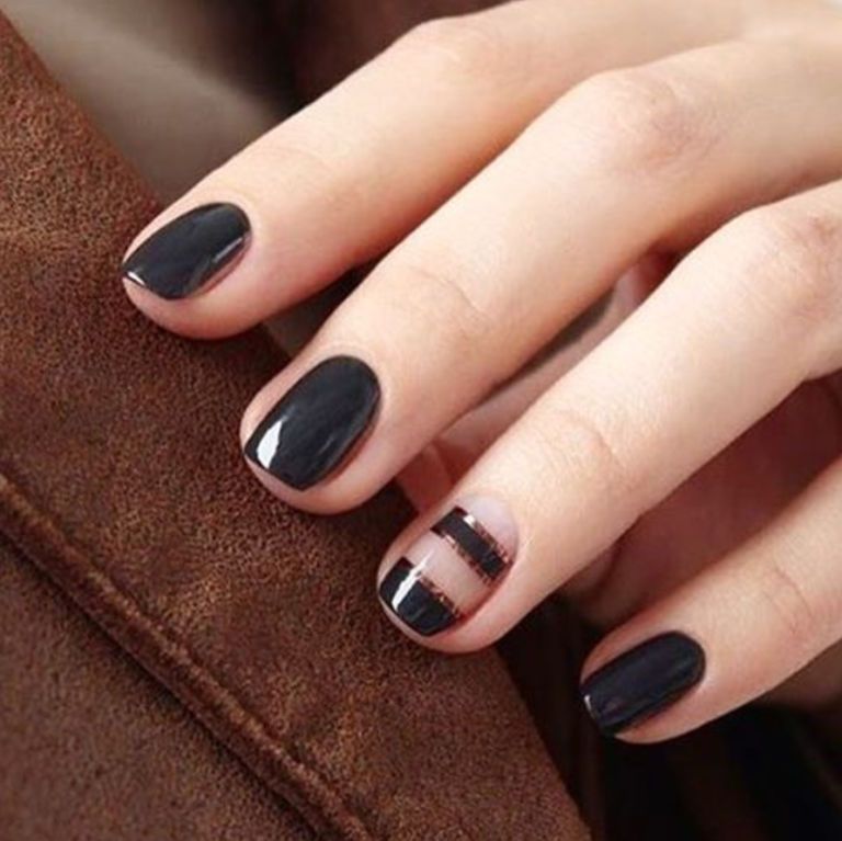 <p>A complementary accent nail helps break up a dark manicure.</p>

<p><a href="https://www.instagram.com/p/BM5uVdGhq7H/?taken-by=oliveandjune&amp;hl=en" target="_blank" data-tracking-id="recirc-text-link">@oliveandjune</a></p>