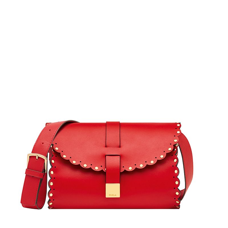 <p>Con piccole borchie dorate, <strong data-redactor-tag="strong" data-verified="redactor">Furla</strong>.</p>