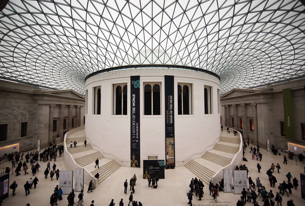 Building, Architecture, Daylighting, Ceiling, Tourist attraction, Interior design, Symmetry, Museum, Space, Hall, 