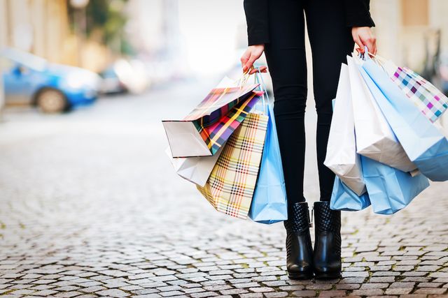 Con i saldi aumenta il rischio di farsi prendere dallo shopping compulsivo
