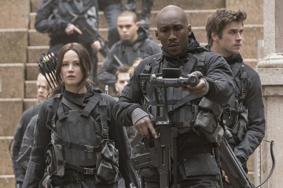 Jennifer Lawrence in una scena della saga Hunger games.