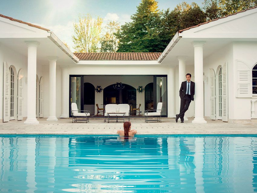 Swimming pool, Property, Leisure, Real estate, Reflection, Azure, Resort, Aqua, House, Door, 