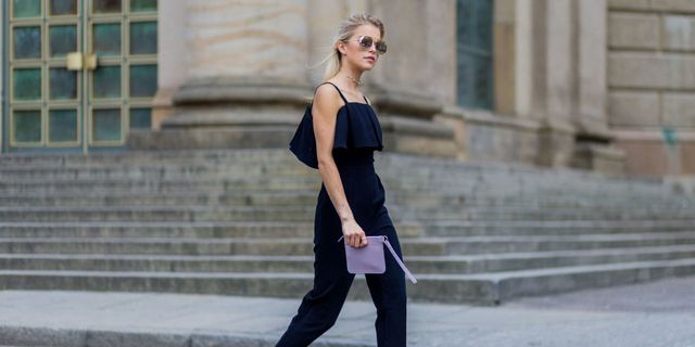 Sleeve, Human body, Shoulder, Joint, Standing, Sunglasses, Bag, Style, Street fashion, Stairs, 