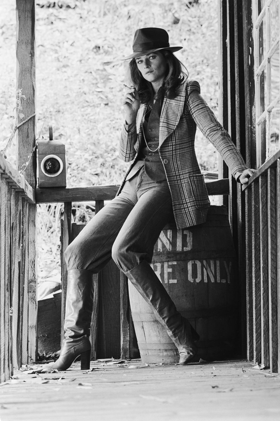 English actress Charlotte Rampling wearing a tweed jacket and trilby, February 1976. (Photo by Terry O'Neill/Hulton Archive/Getty Images)