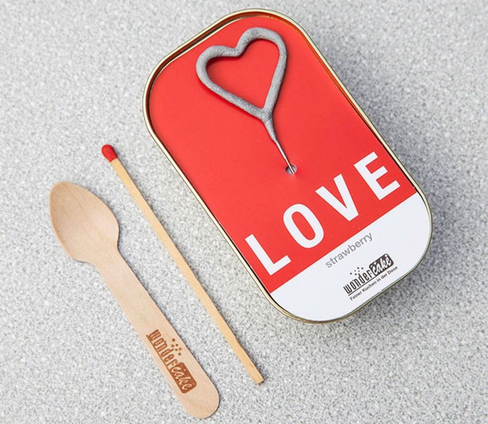 Carmine, Guitar accessory, Heart, String instrument accessory, Symbol, Kitchen utensil, Coquelicot, Cutlery, Sign, Love, 