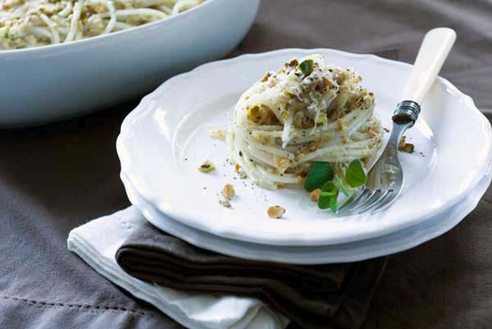 Menu San Valentino: spaghetti alici e pistacchi.