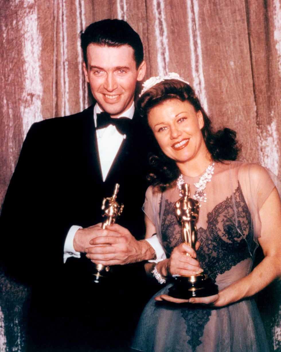 <p>The year's Best Actors, James Stewart (<i data-redactor-tag="i">The Philadelphia Story</i>) and Ginger Rogers (<i data-redactor-tag="i">Kitty Foyle</i>), pose with their awards.&nbsp;A month later, Stewart became the first Hollywood actor to enlist for service in World War II.<span class="redactor-invisible-space" data-verified="redactor" data-redactor-tag="span" data-redactor-class="redactor-invisible-space"></span></p>