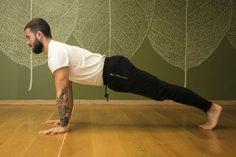 Yoga benefici in palestra, Virgin Active e l'esperto internazionale di yoga Patrick Beach