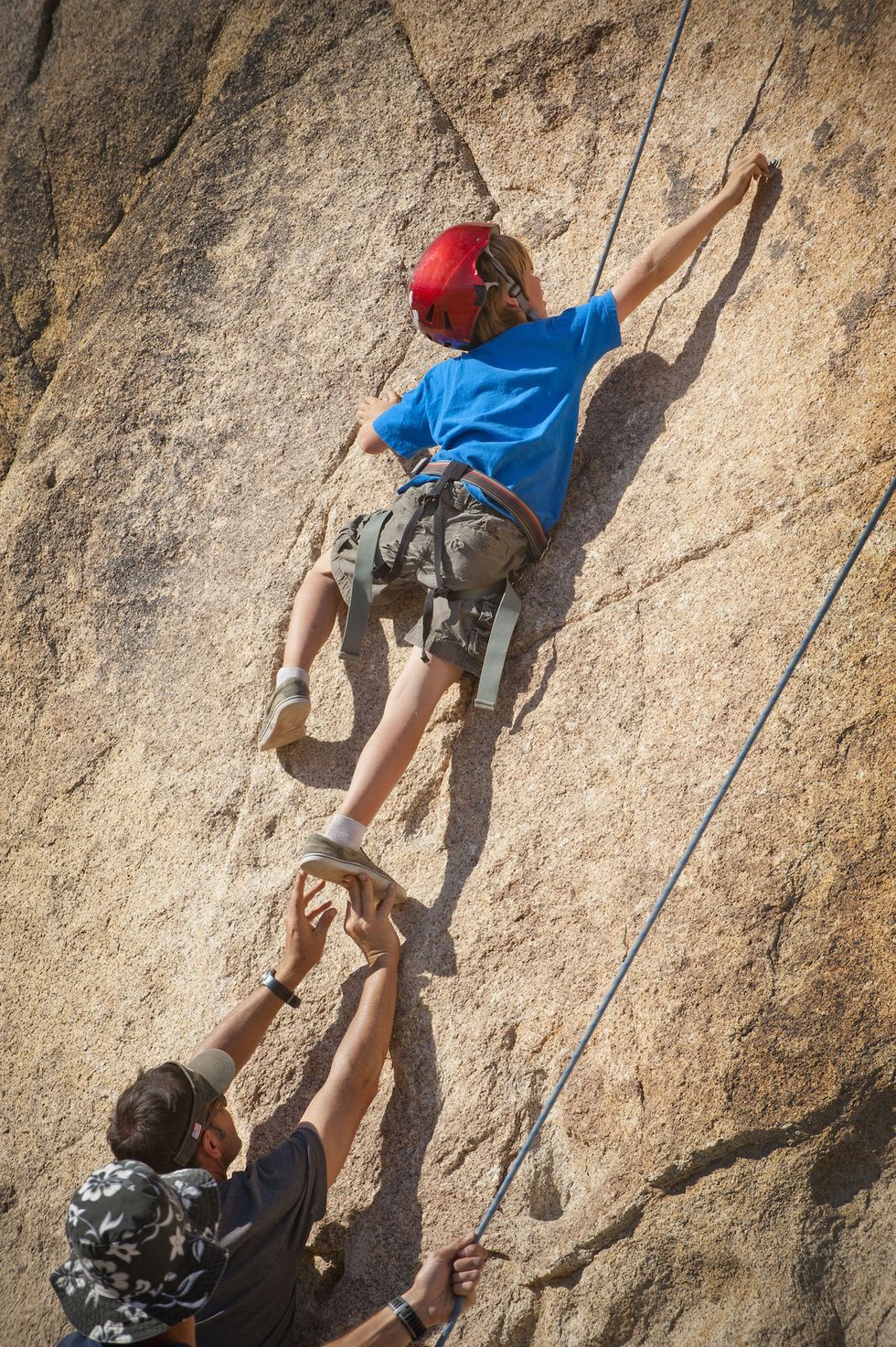 Recreation, Rock-climbing equipment, Rope, Adventure, Outdoor recreation, Climbing, Sports, Rock climbing, Climbing harness, Knee, 