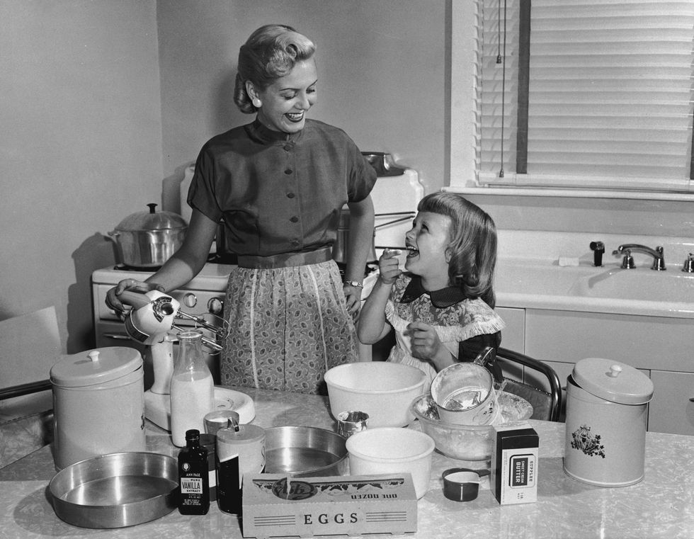 Black-and-white, Room, Stock pot, Small appliance, Monochrome, Kitchen appliance, Monochrome photography, Style, Child, Kitchen, 